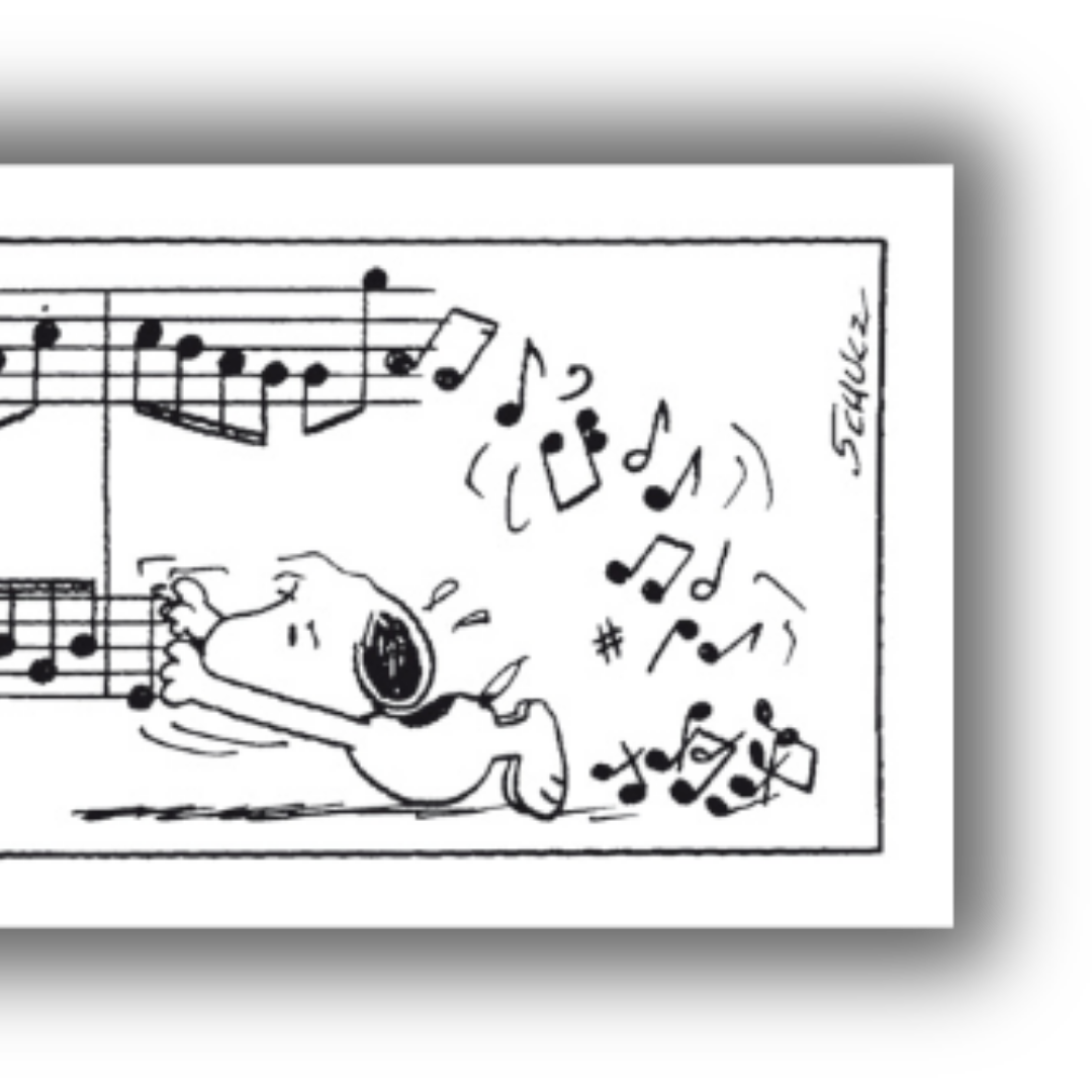 Particolare di Schroeder, che suona intensamente il pianoforte a sinistra, con le note musicali che fluiscono verso Snoopy che interagisce con gioia con loro su una tela bianca.