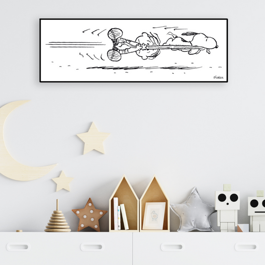 Ambientazione dell'Illustrazione in bianco e nero "SNOOPY & Charlie Brown Fly Away" con Snoopy e Charlie Brown legati l'uno all'altro in un'aspirazione al volo.