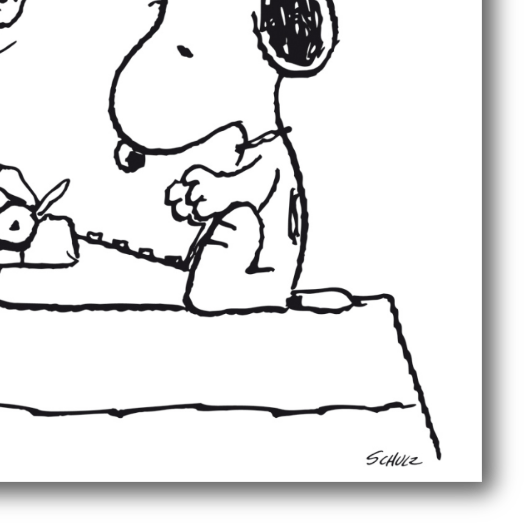 Dettaglio di Snoopy, the Writer" mostra Snoopy seduto al suo tavolo da scrittura, immerso nei suoi pensieri, con Woodstock che vola vicino.