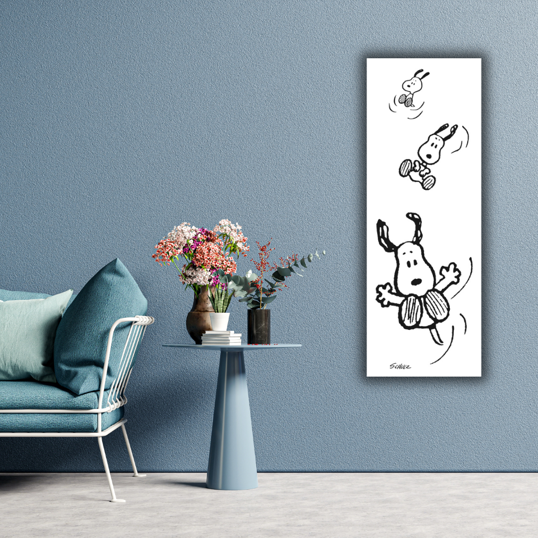 Parete con Ambientazione di "SNOOPY che vola" di Charles Schulz, con sfondo bianco, mostra Snoopy in diverse pose aeree.