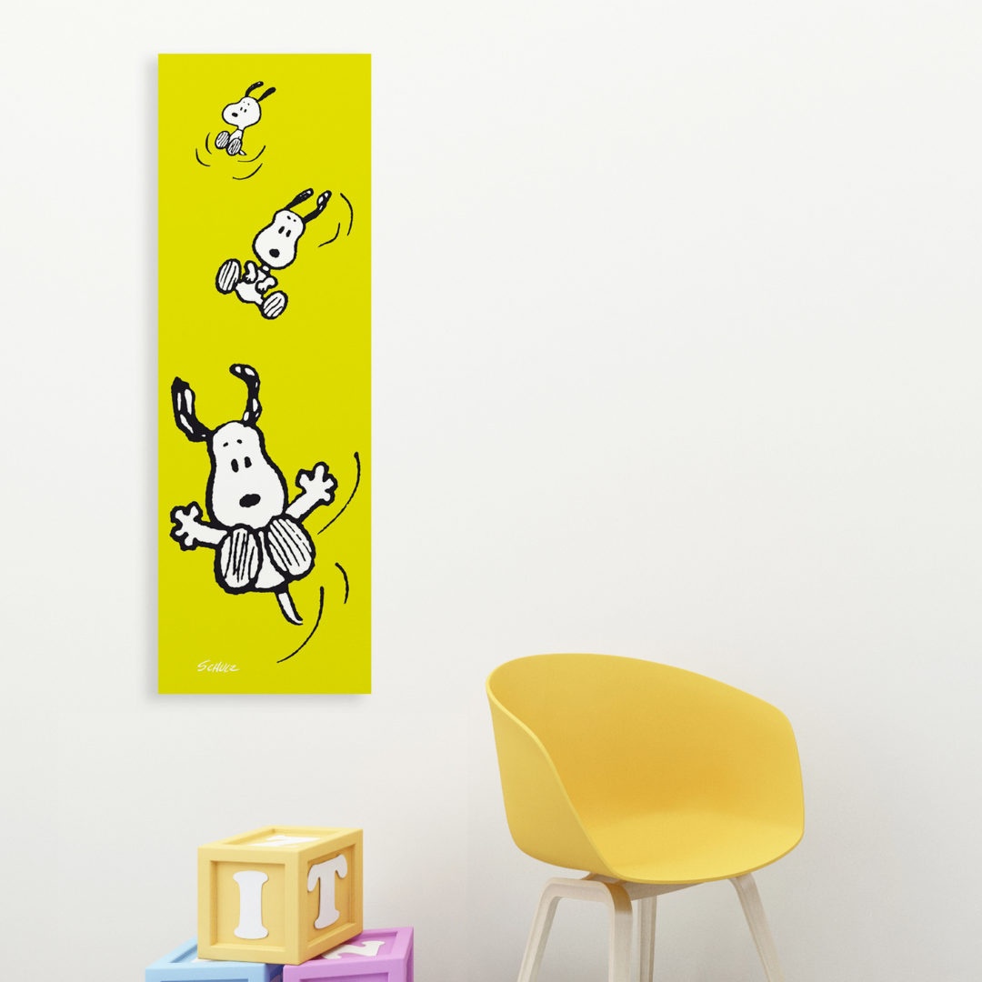 Ambientazione di "SNOOPY che vola" di Charles Schulz, con sfondo verde acido, mostra Snoopy in diverse pose aeree.